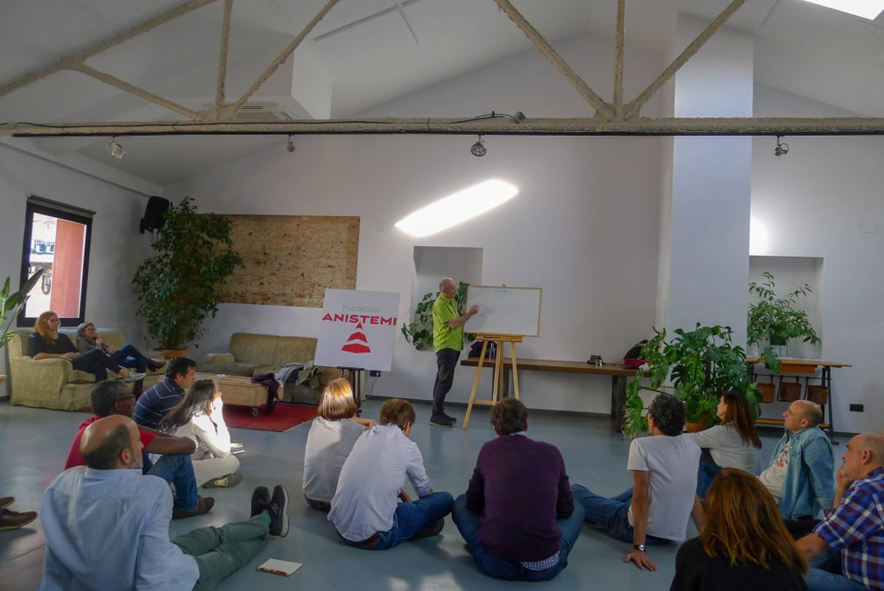 Participantes en un taller presencial de Los Lenguajes del Amor